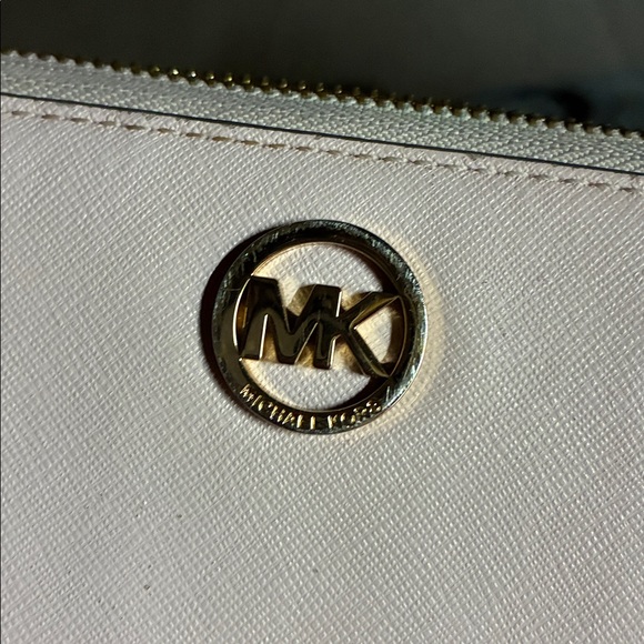 Michael Kors Blush Pink Zip-Around Wallet - Picture 2 of 5